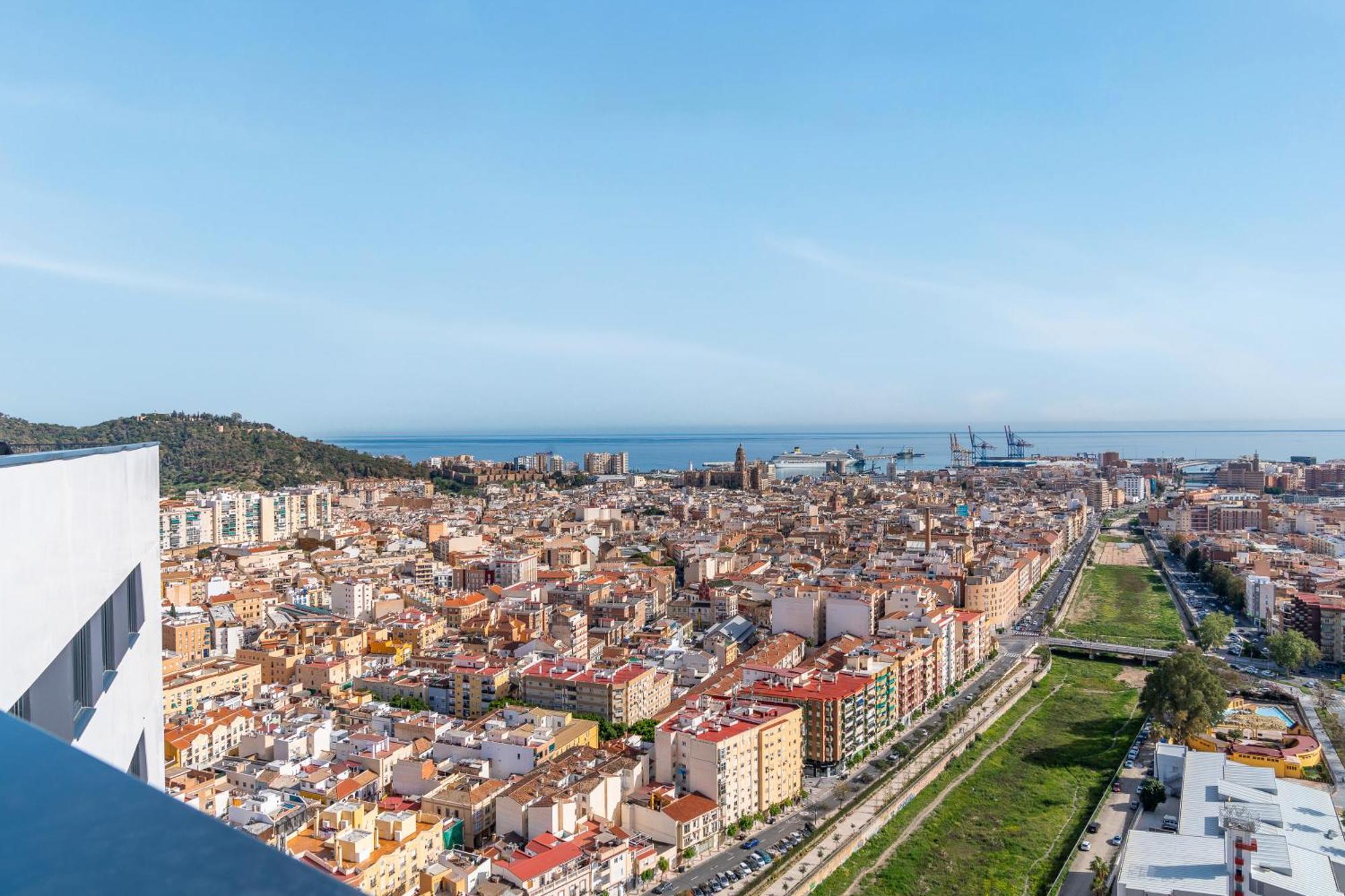 Апартаменти Malaga Tower View Екстер'єр фото